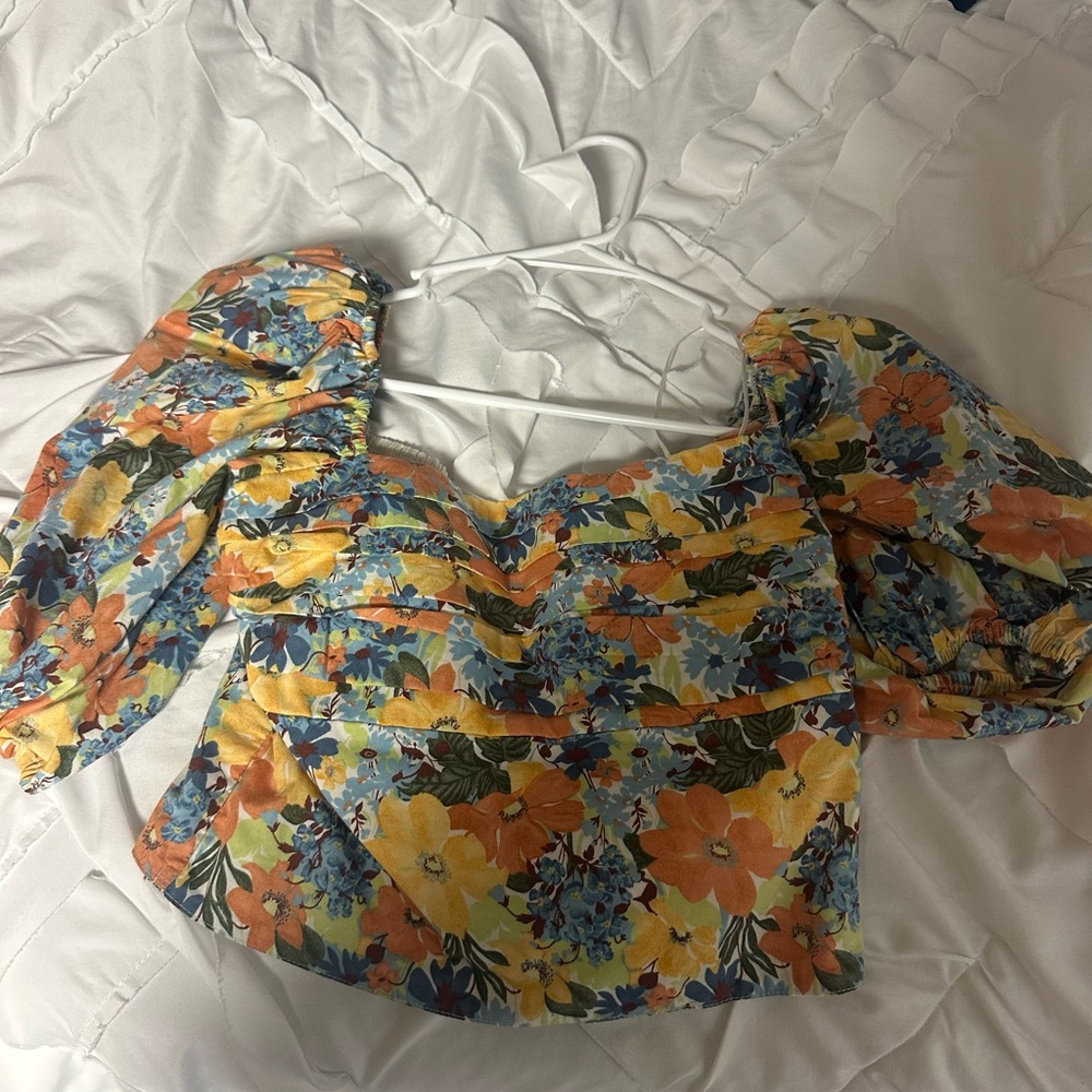 Puff sleeved blouse